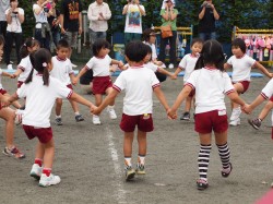 皆で仲良く 皆で仲良く